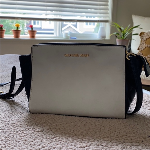 Michael Kors Purse - Picture 1 of 3